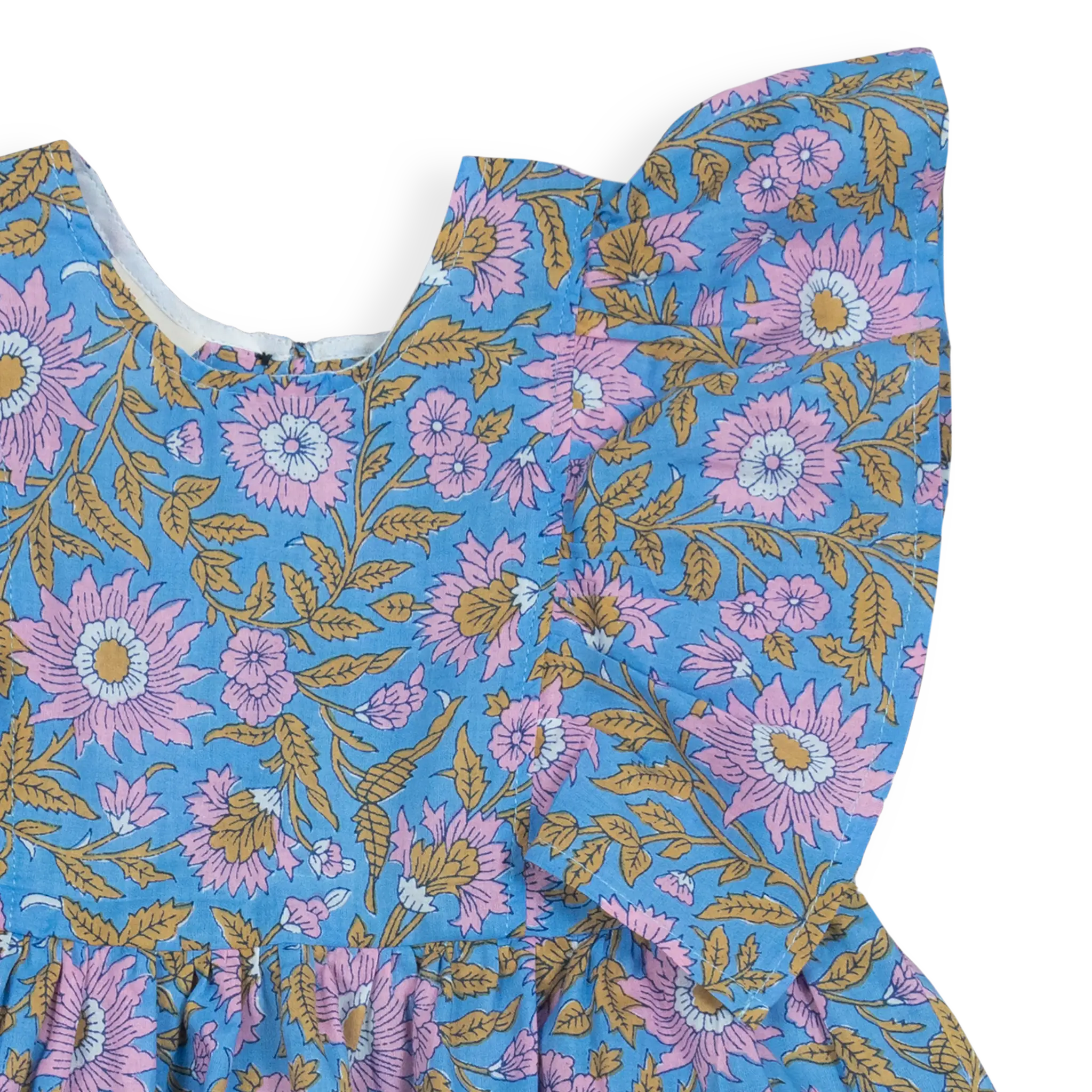 Dress your little one in this adorable Kokroma Cotton Candy Dress! Perfect for girls aged 1.5-5 years, it's a beautiful addition to any wardrobe.