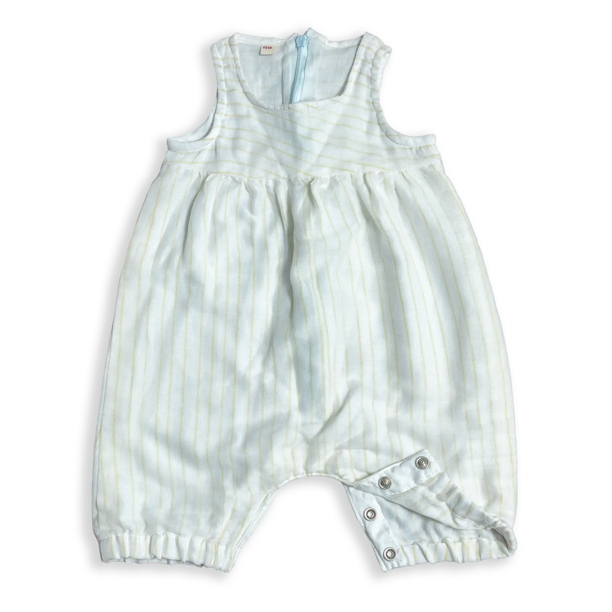 Wrap your little one with our Muslin Dreamer Onesie designed with three layers of the softest muslin fabric to keep your baby cozy and content. 